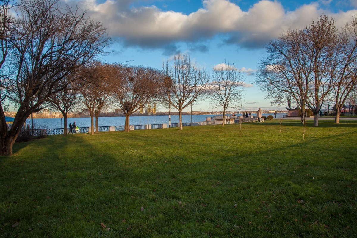 Редкий, возможно, единственный посетитель этих мест, я думаю, я имею право описывать без прикрас увиденное.
