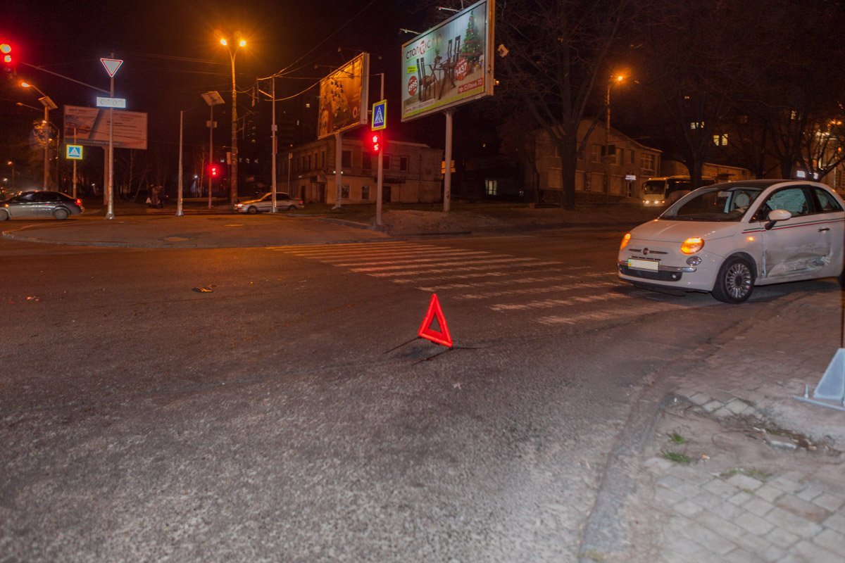 Место ДТП на проспекте Поля