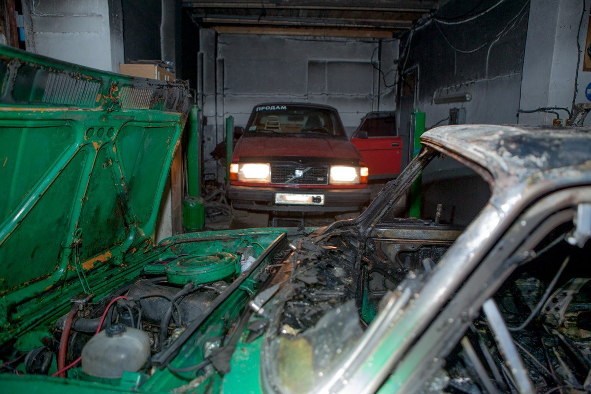 Припаркованные рядом автомобили повреждений не получили Припаркованные рядом автомобили повреждений не получили