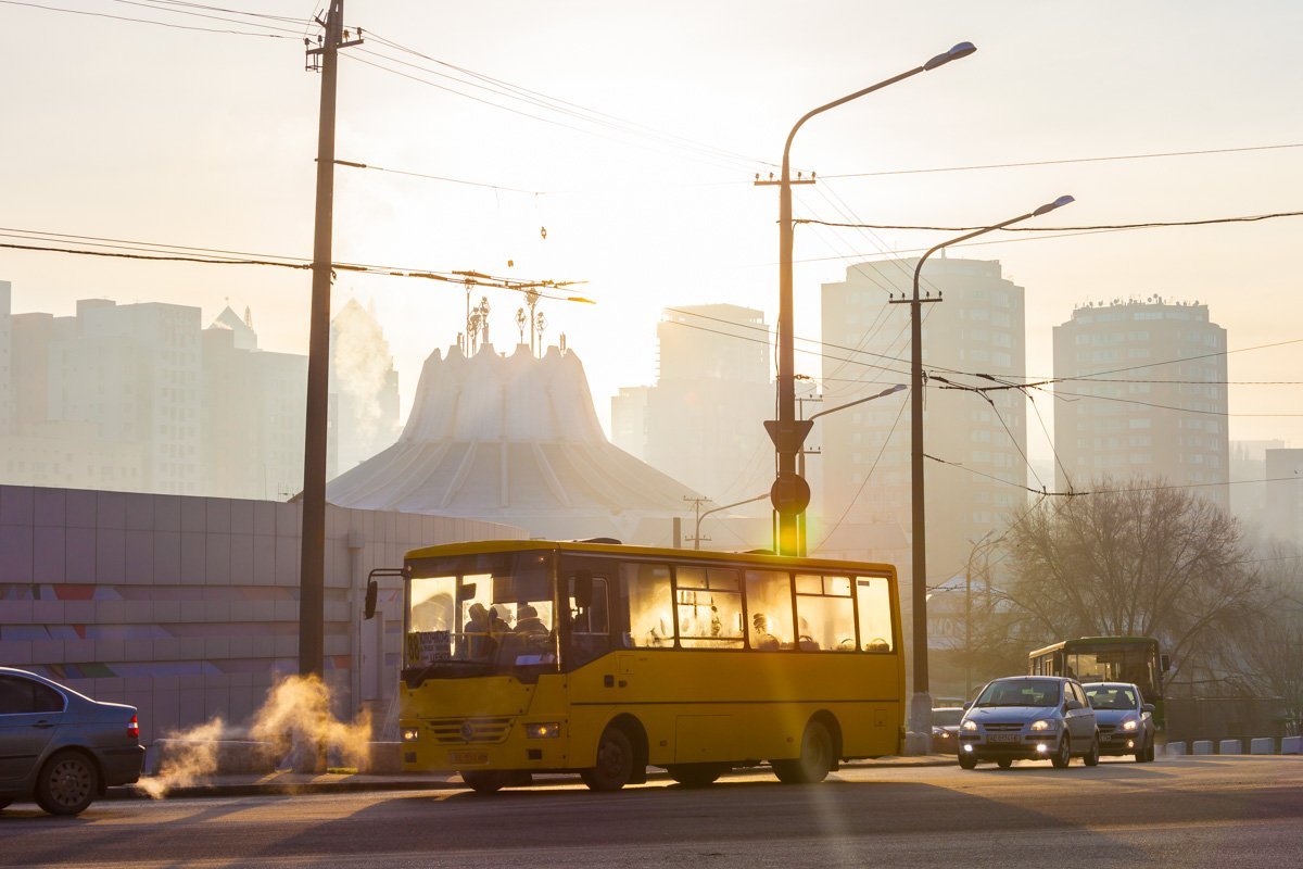 Между тем, в центре города кое-где даже проглядывало солнце