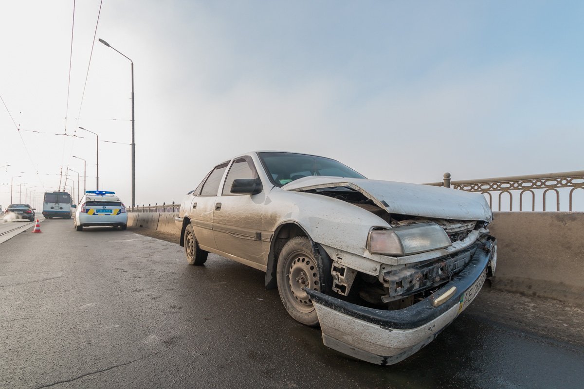 Автомобиль развернуло на 180 градусов  Автомобиль развернуло на 180 градусов