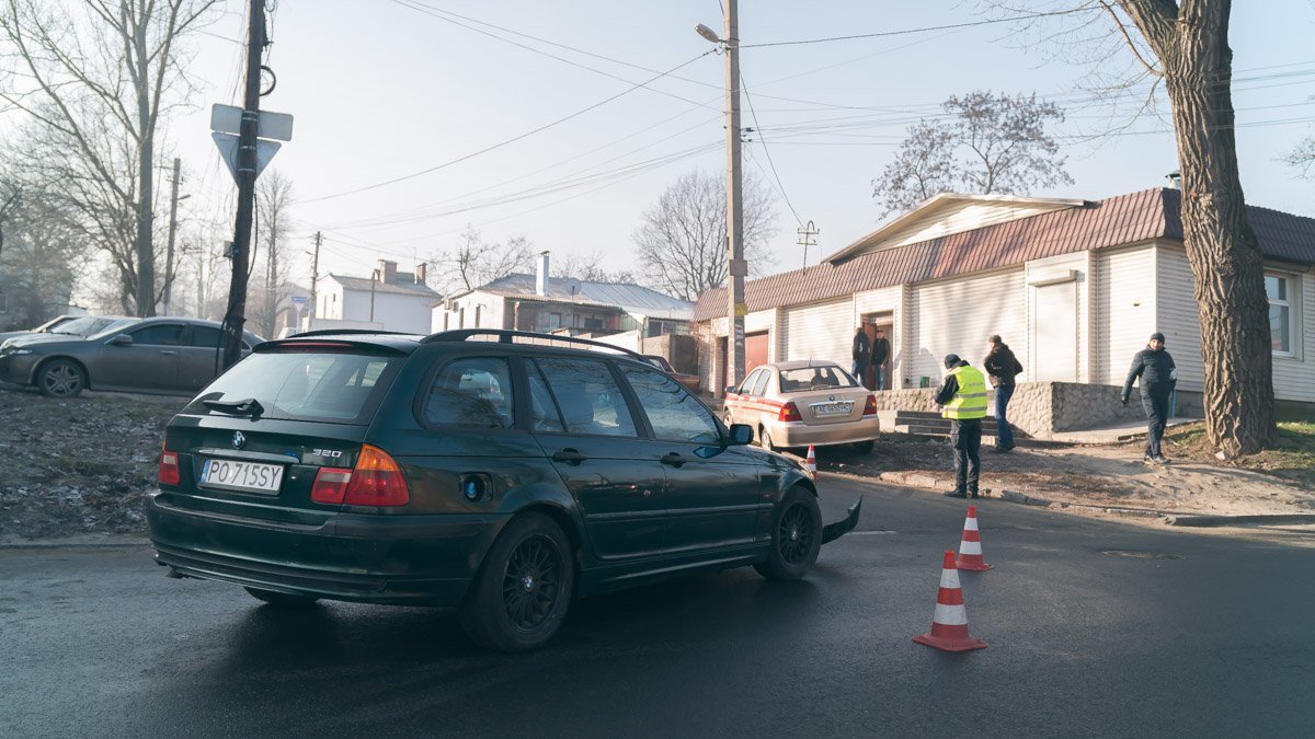 BMW пытался свернуть, находясь в левом ряду BMW пытался свернуть, находясь в левом ряду
