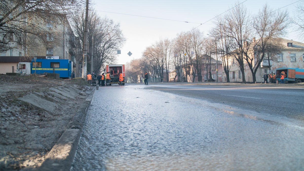 Фекальная река на проспекте Мазепы Фекальная река на проспекте Мазепы