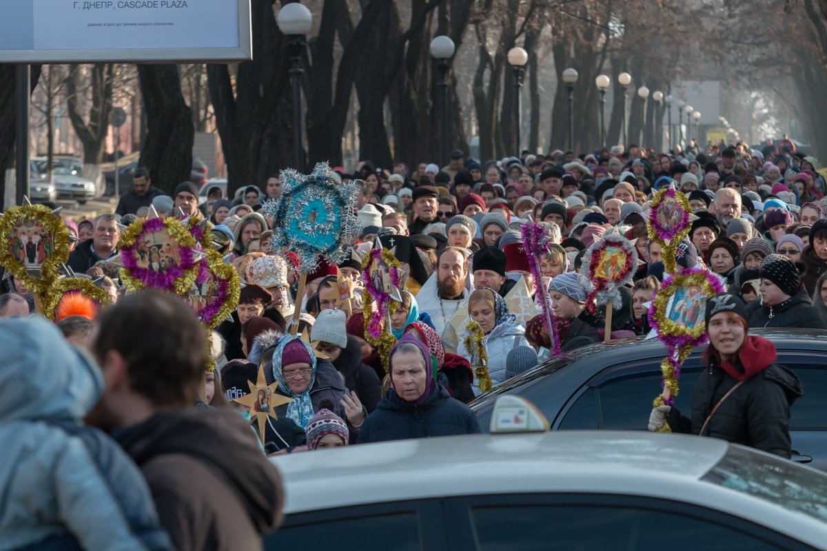 Крестный ход собрал сотни днепрян