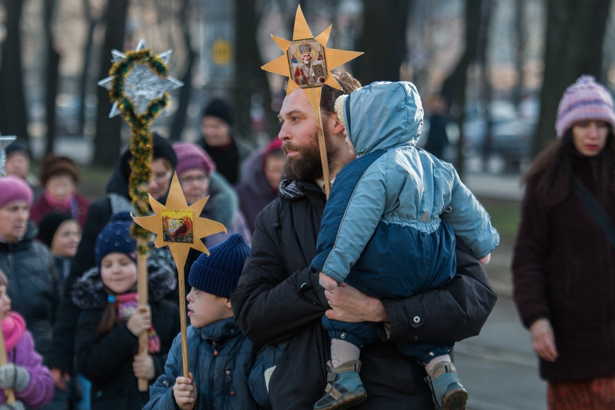 Некоторые жители города взяли с собой детей