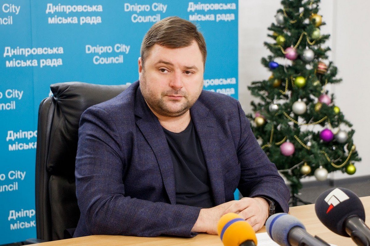 Как убирали улицы Днепра во время новогодних праздников 1