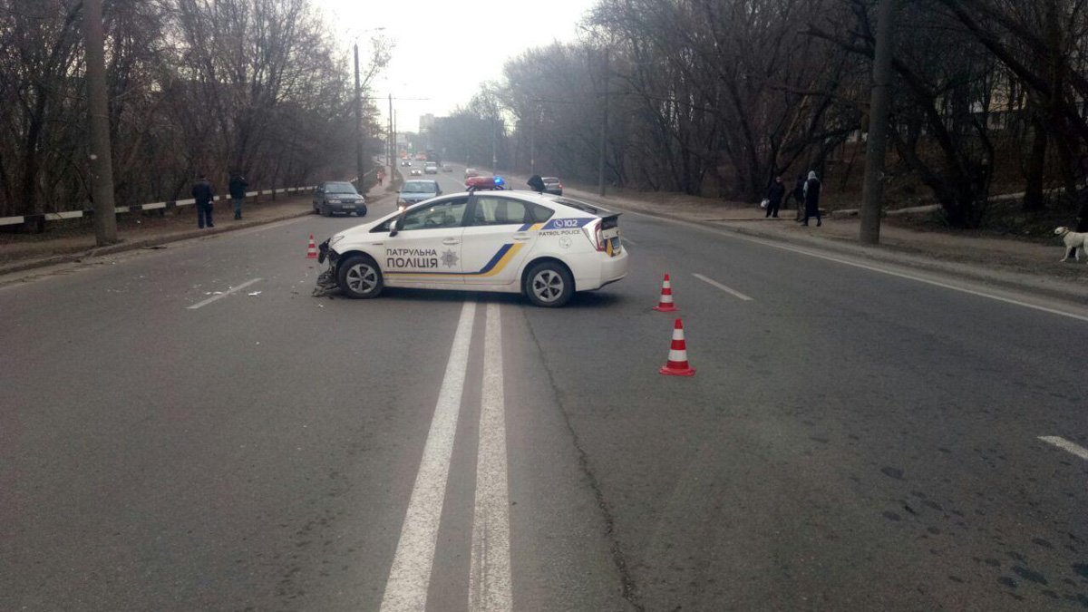 Toyota Prius делала разворот Toyota Prius делала разворот