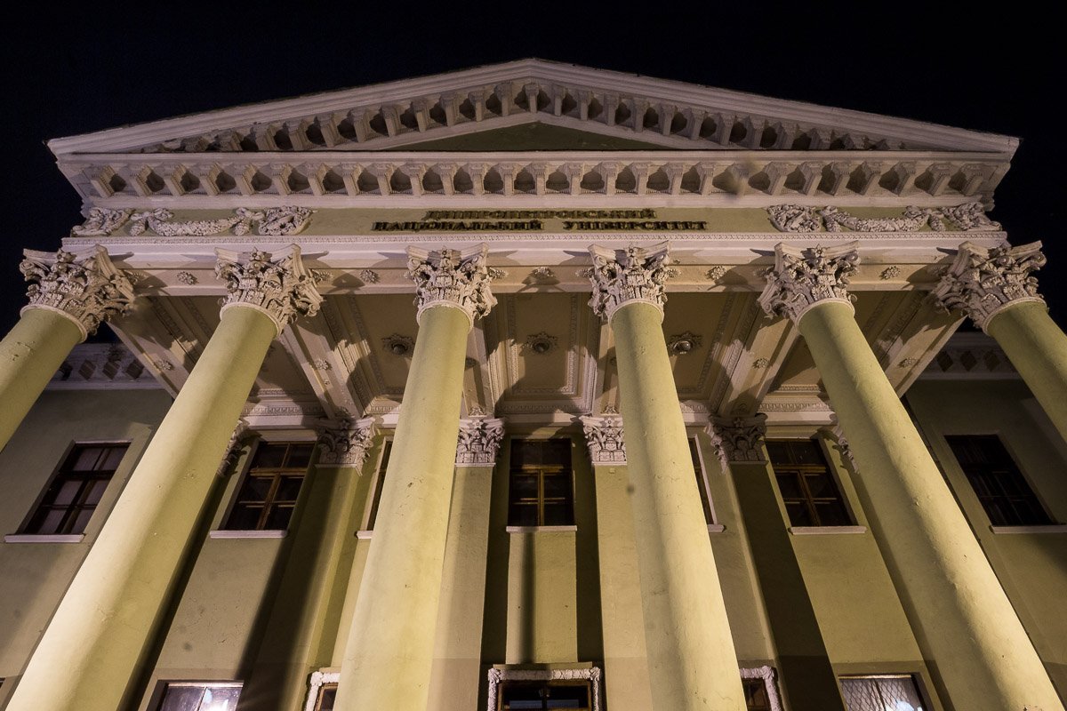 Дворец показывает все величие и красоту времен Екатеринослава Дворец показывает все величие и красоту времен Екатеринослава