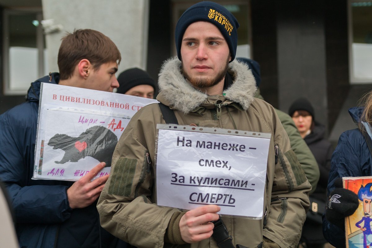 К протесту присоединились члены Национального корпуса К протесту присоединились члены Национального корпуса