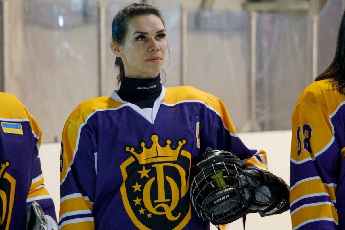 Приятно, что женский хоккей в нашей стране набирает популярность Приятно, что женский хоккей в нашей стране набирает популярность