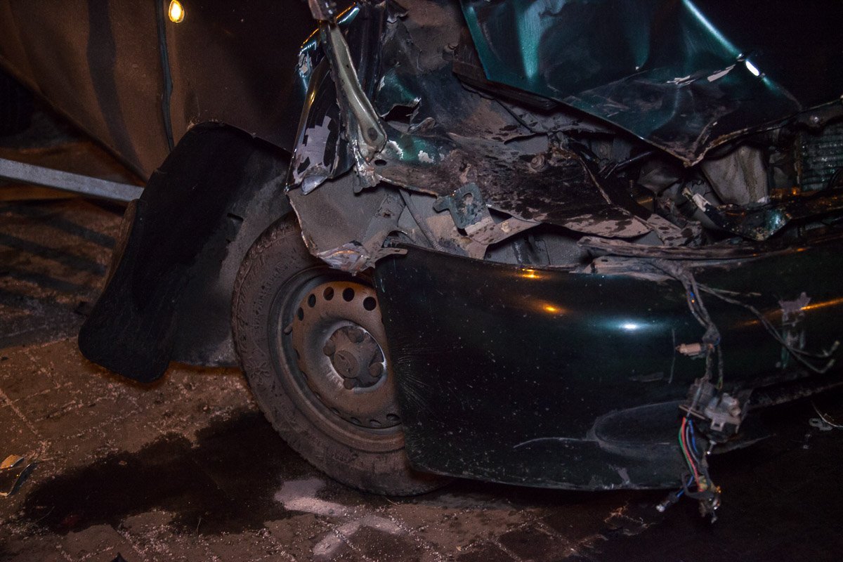 Сильные повреждения на Lanos