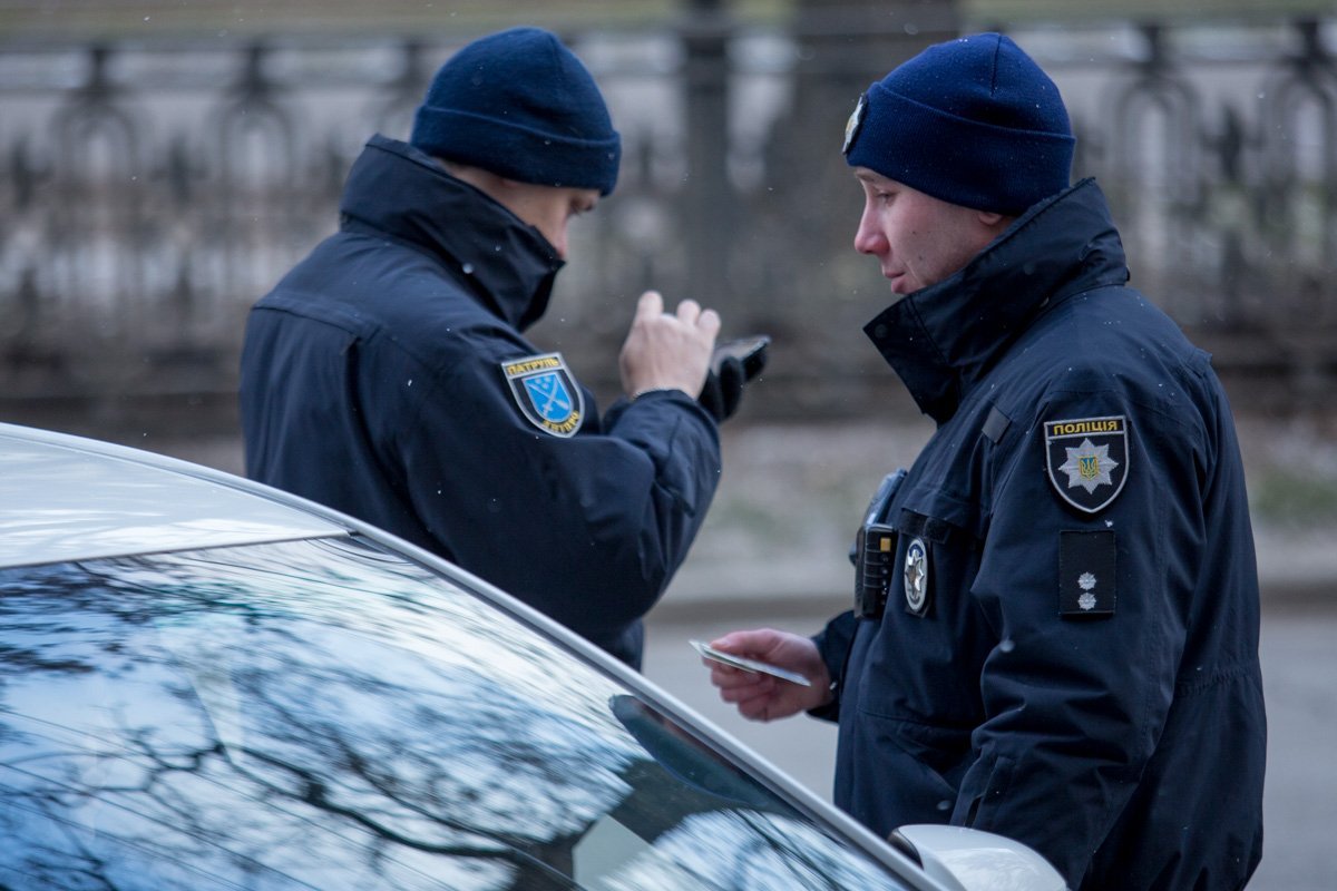 А кто-то работает и в дождь, и в снег