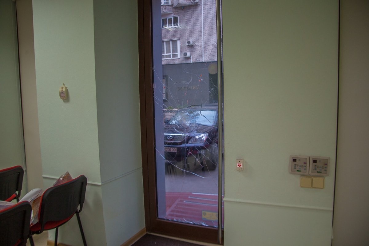 Неизвестные разгромили офис политической партии Неизвестные разгромили офис политической партии
