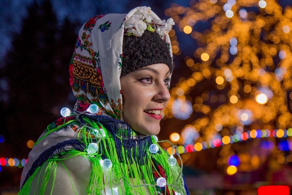 Некоторые участники мероприятия подобрали себе традиционные костюмы Некоторые участники мероприятия подобрали себе традиционные костюмы