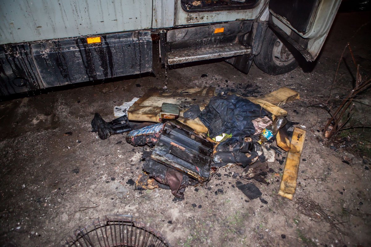 Сгорели личные вещи водителя Сгорели личные вещи водителя