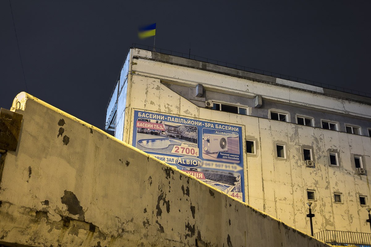 Обветшалое здание речного вокзала Обветшалое здание речного вокзала