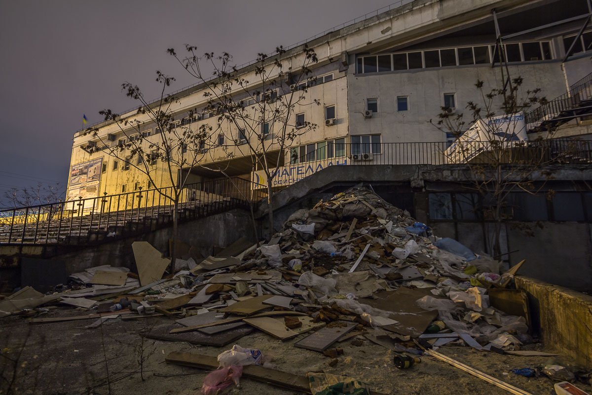 Место удручает, везде горы мусора Место удручает, везде горы мусора