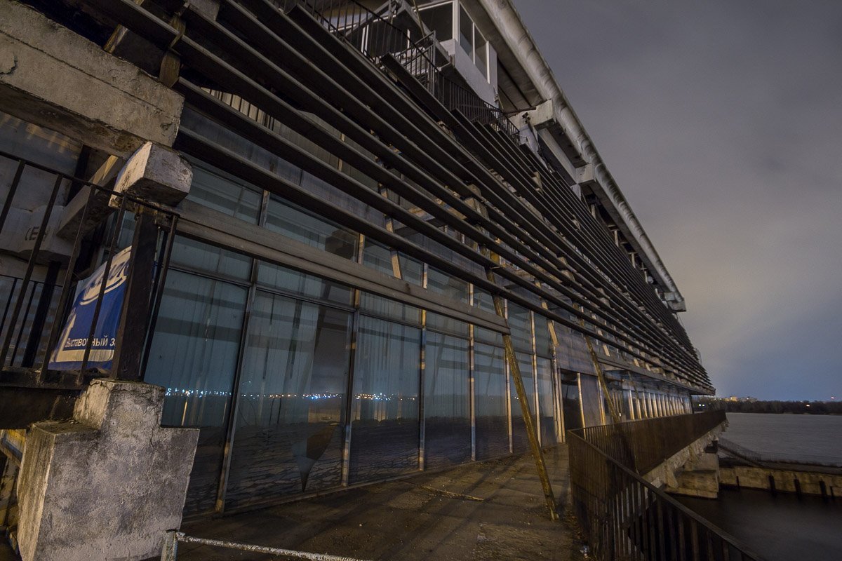 Стиль речного вокзала - «сталинский классицизм» Стиль речного вокзала - «сталинский классицизм»