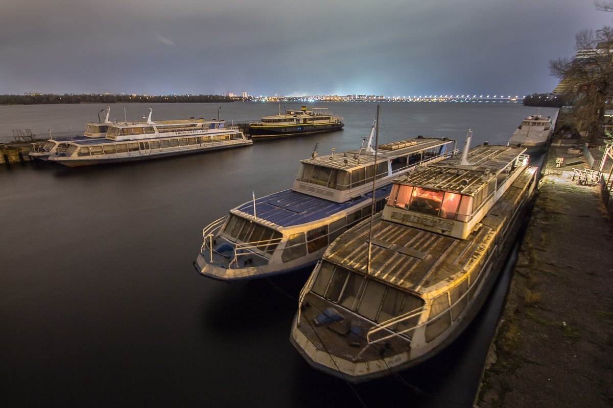 Адрес речного вокзала - площадь Десантников, 1 Адрес речного вокзала - площадь Десантников, 1