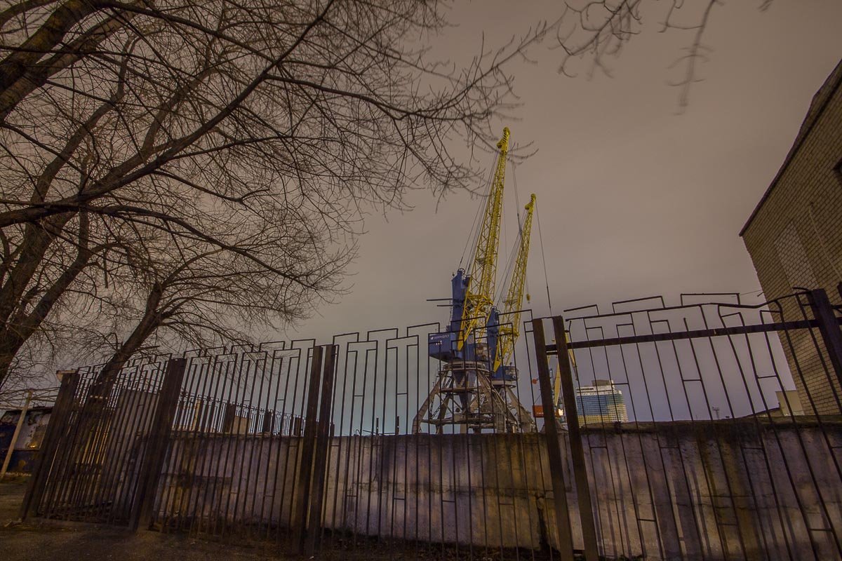 Во время строительства вокзала жители города думали, что строится очередной мост Во время строительства вокзала жители города думали, что строится очередной мост