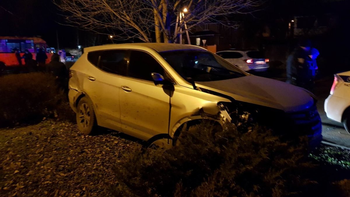 Иномарки столкнулись на пересечении улиц Воронежской и Академика Образцова 