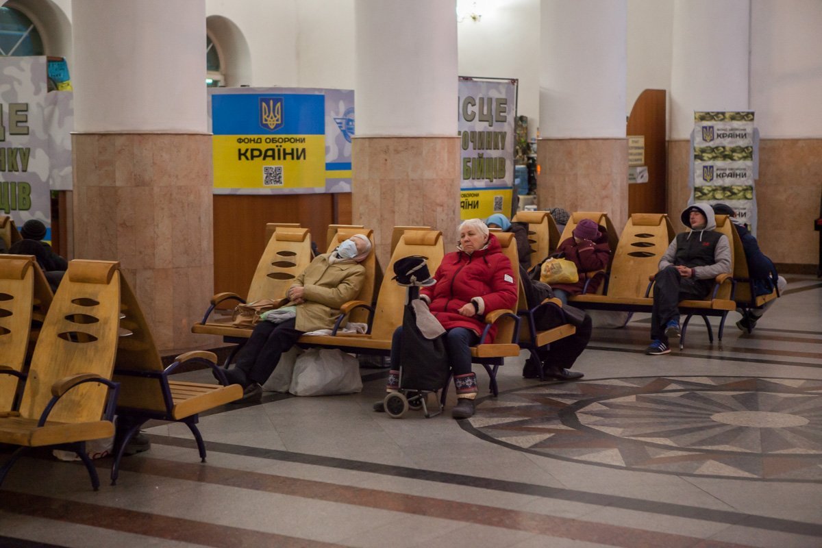 Бабушки тоже спят