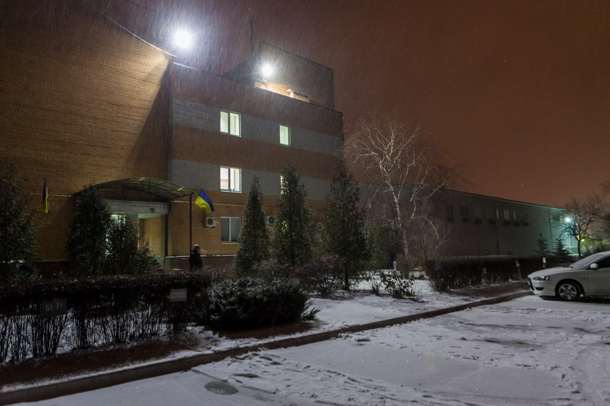 Тело погибшего обнаружили на территории фабрики около 17:00 Тело погибшего обнаружили на территории фабрики около 17:00