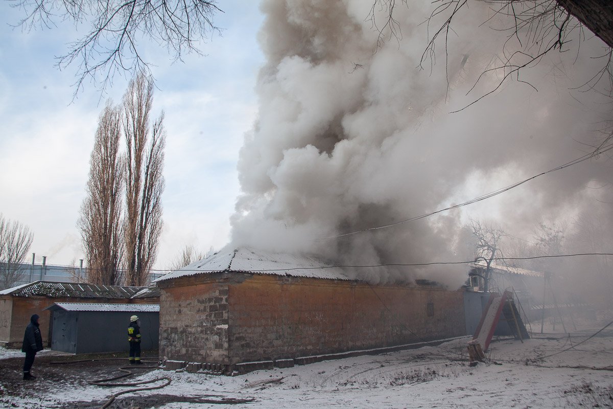 На место происшествия прибыли два экипажа пожарно-спасательной техники и два экипажа патрульной полиции