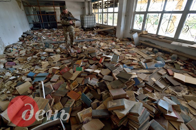 Обломки цивилизации. Бывшая библиотека госпиталя для ветеранов войны и труда в Марьинке. Автор Клименко Александр Обломки цивилизации. Бывшая библиотека госпиталя для ветеранов войны и труда в Марьинке. Автор Клименко Александр