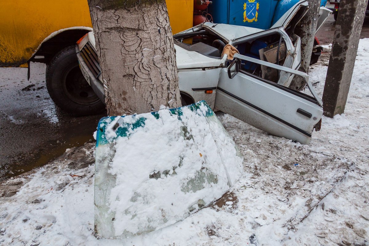 Девушка, которая находилась в машине, 1992 года рождения Девушка, которая находилась в машине, 1992 года рождения