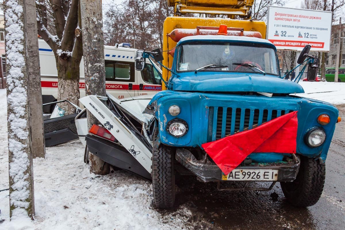Девушку забрали в больницу Мечникова Девушку забрали в больницу Мечникова