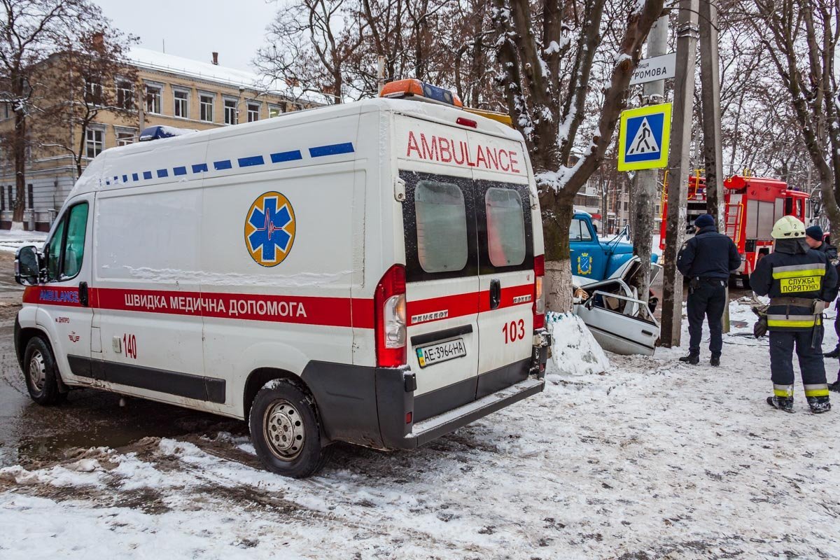 По предварительным данным, у пострадавшей закрытая черепно-мозговая травма и повреждения шейного отдела позвоночника По предварительным данным, у пострадавшей закрытая черепно-мозговая травма и повреждения шейного отдела позвоночника
