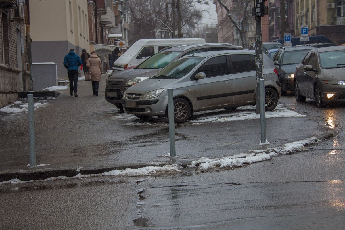 Так выглядят парковочные столбы на улице Воскресенской Так выглядят парковочные столбы на улице Воскресенской