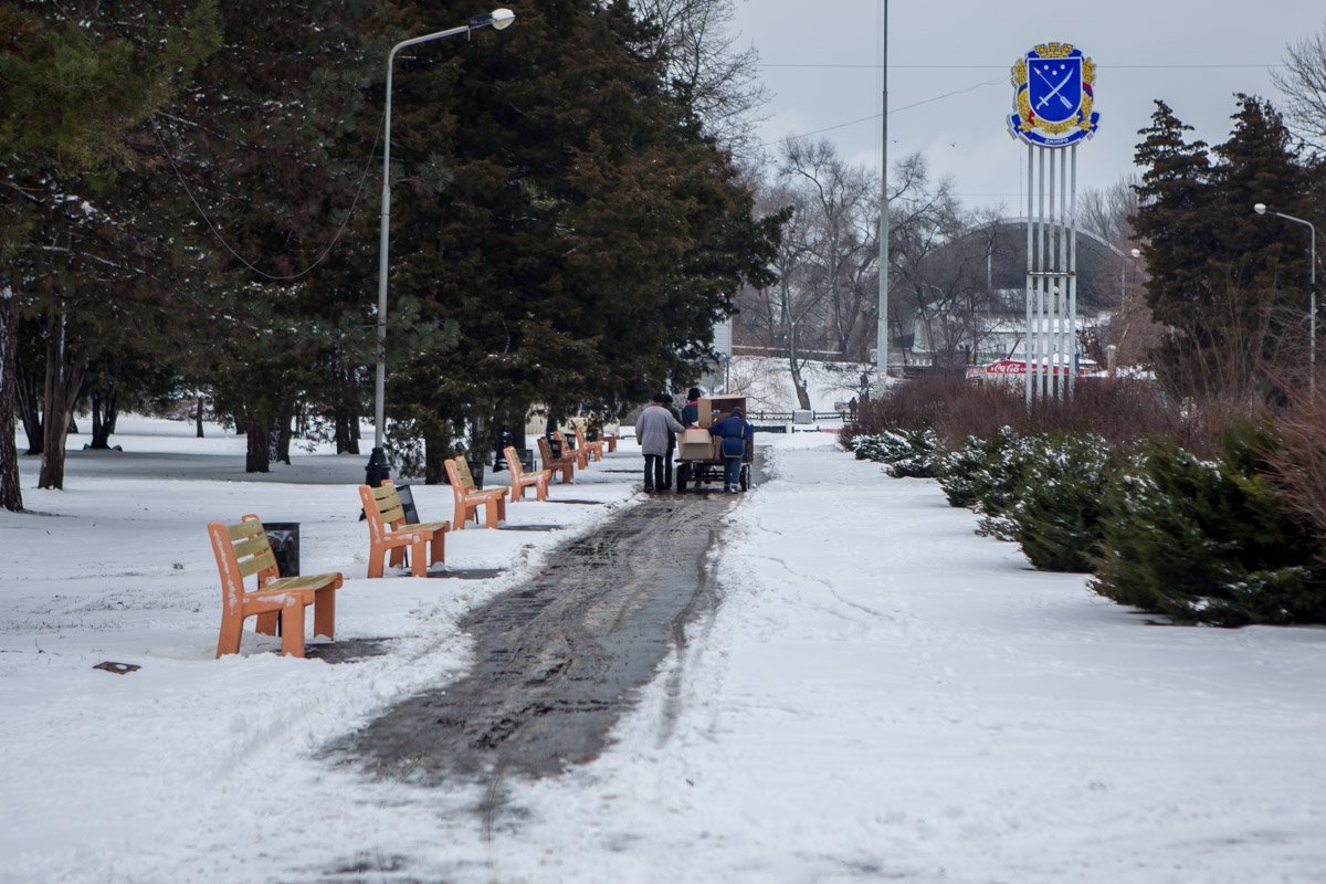 Украшения аккуратно сложили в ящики Украшения аккуратно сложили в ящики