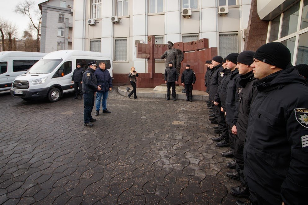 Новые микроавтобусы презентовал Борис Филатов