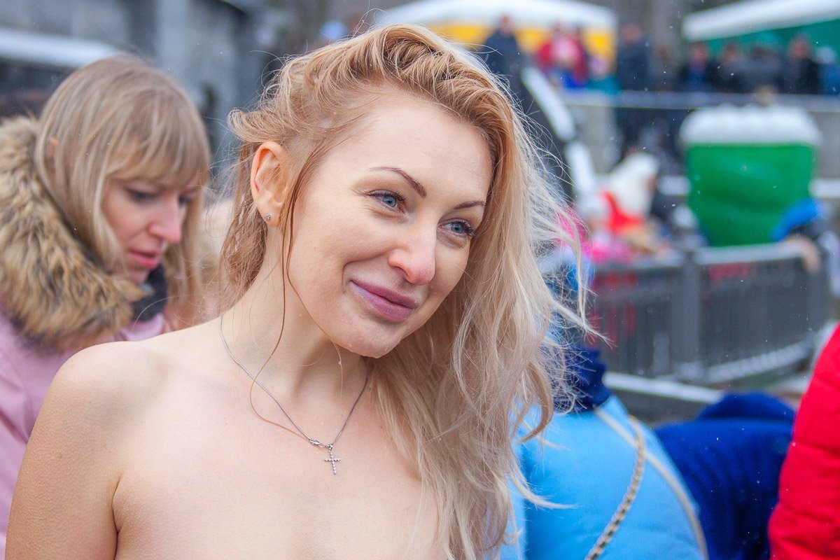 Женщина, которая уверенна в своей красоте, априори не может не приковывать к себе восхищенные взгляды Женщина, которая уверенна в своей красоте, априори не может не приковывать к себе восхищенные взгляды