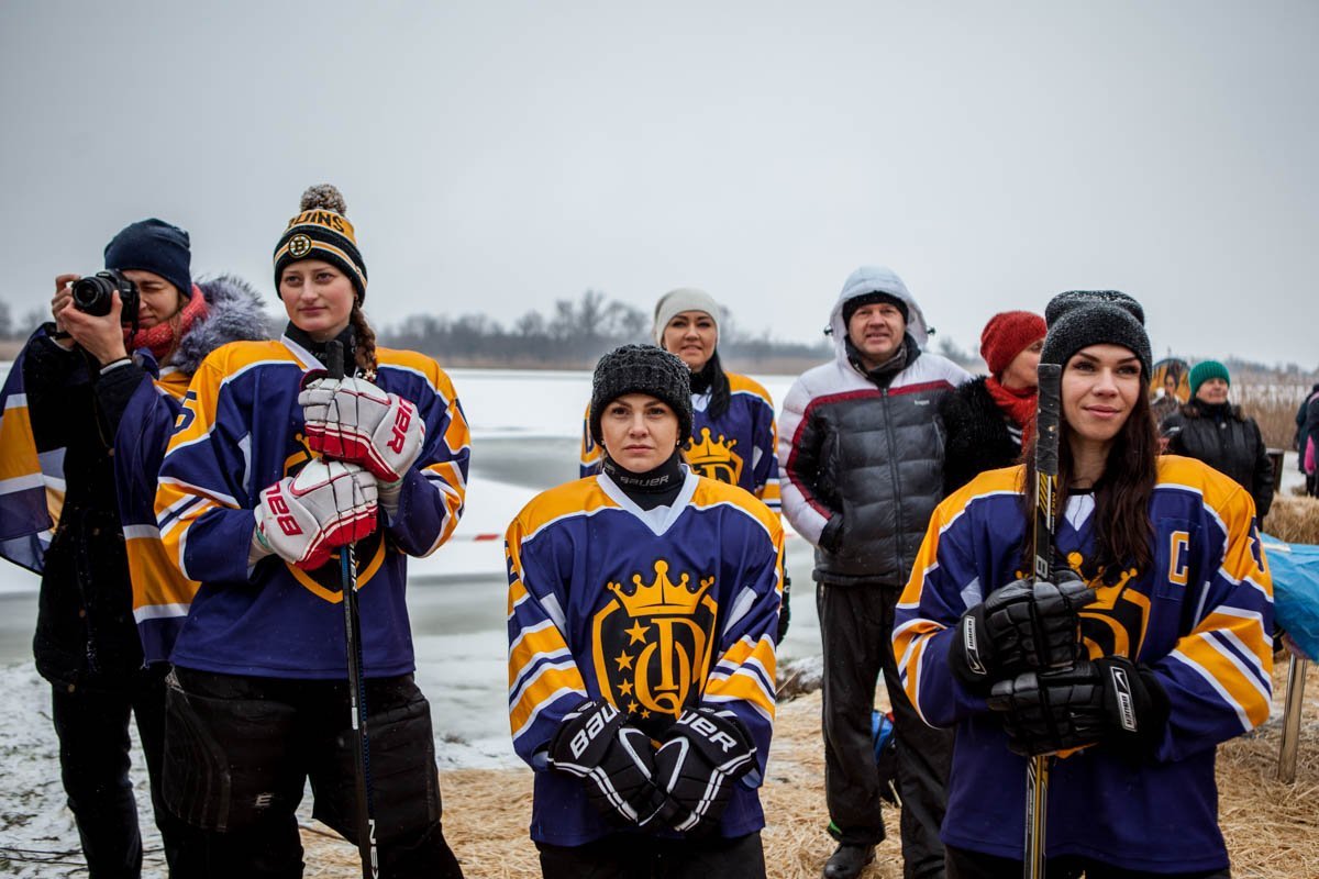 Никто не говорил, что девушки не могут играть в хоккей Никто не говорил, что девушки не могут играть в хоккей