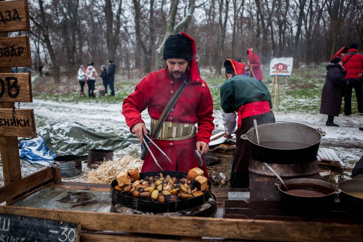 Кулинары заставляли желудочки присутствующих жадно урчать Кулинары заставляли желудочки присутствующих жадно урчать