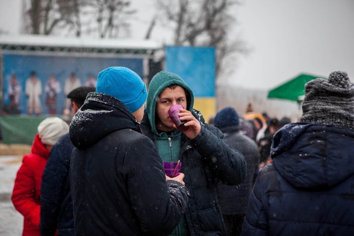 Как же народные гуляния без традиционного глинтвейна Как же народные гуляния без традиционного глинтвейна