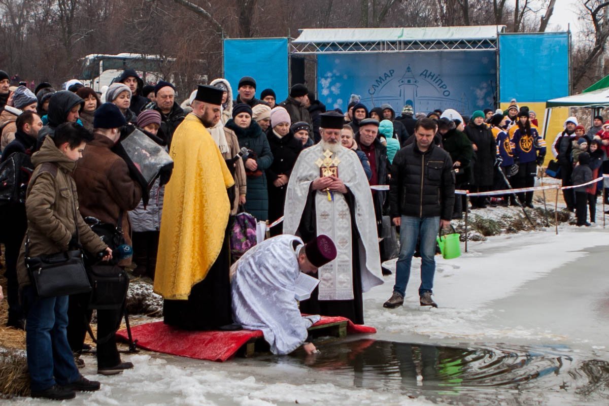 Представители духовенства традиционно осветили реку в Старой Самари Представители духовенства традиционно осветили реку в Старой Самари