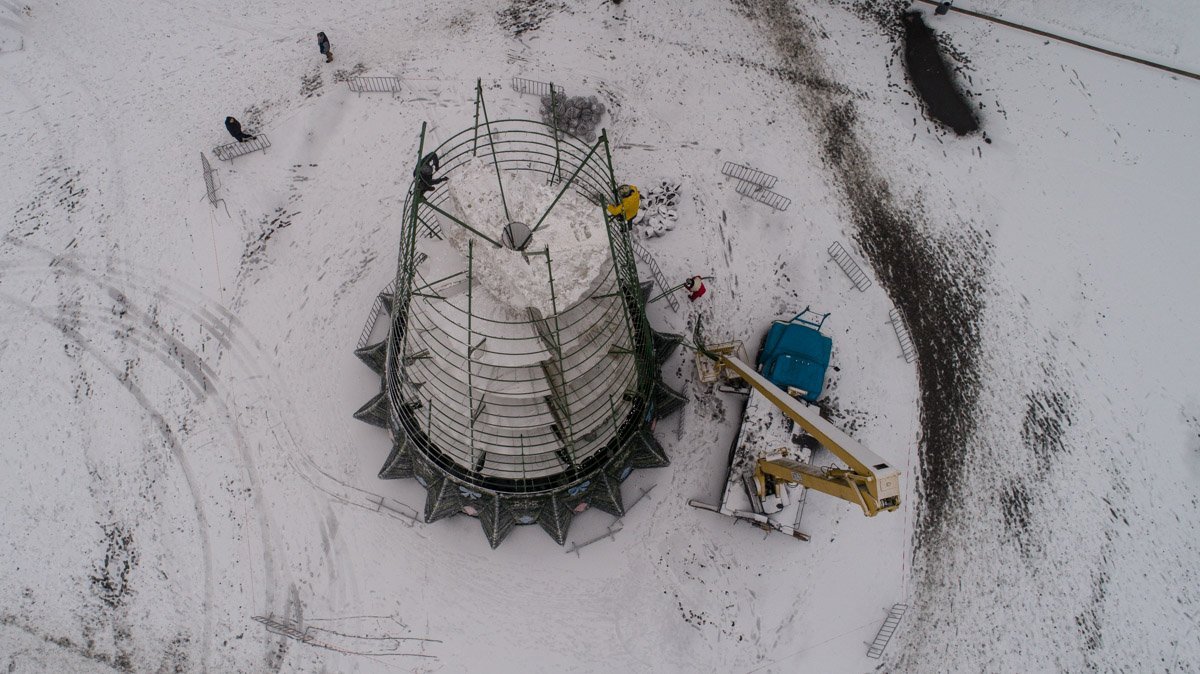 От елки остался только каркас