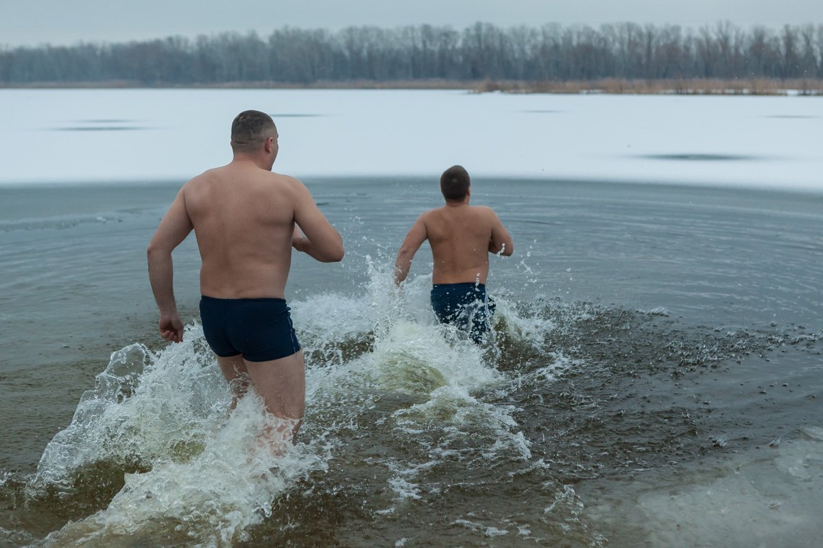 С энтузиазмом бегут отпускать грехи С энтузиазмом бегут отпускать грехи