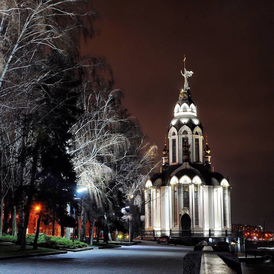 Ночная Набережная. Фото: martynenko.photo