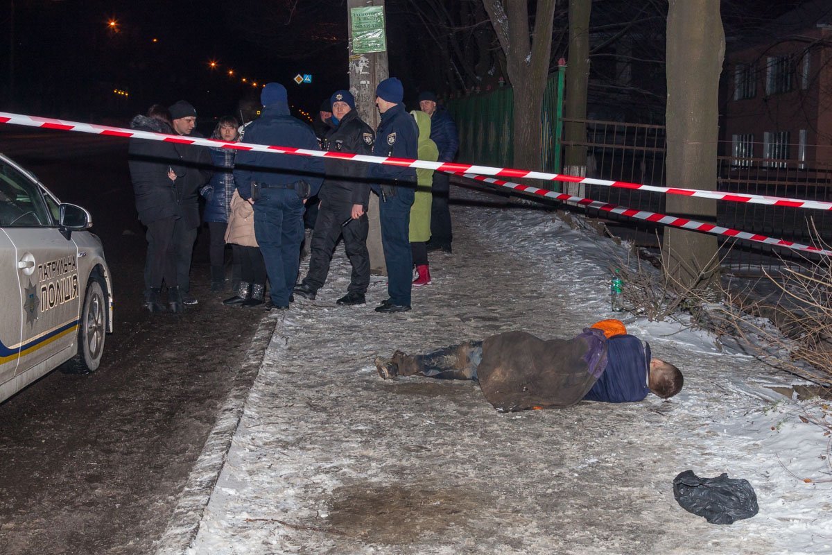 На теле погибшего мужчины обнаружены следы сильных побоев На теле погибшего мужчины обнаружены следы сильных побоев