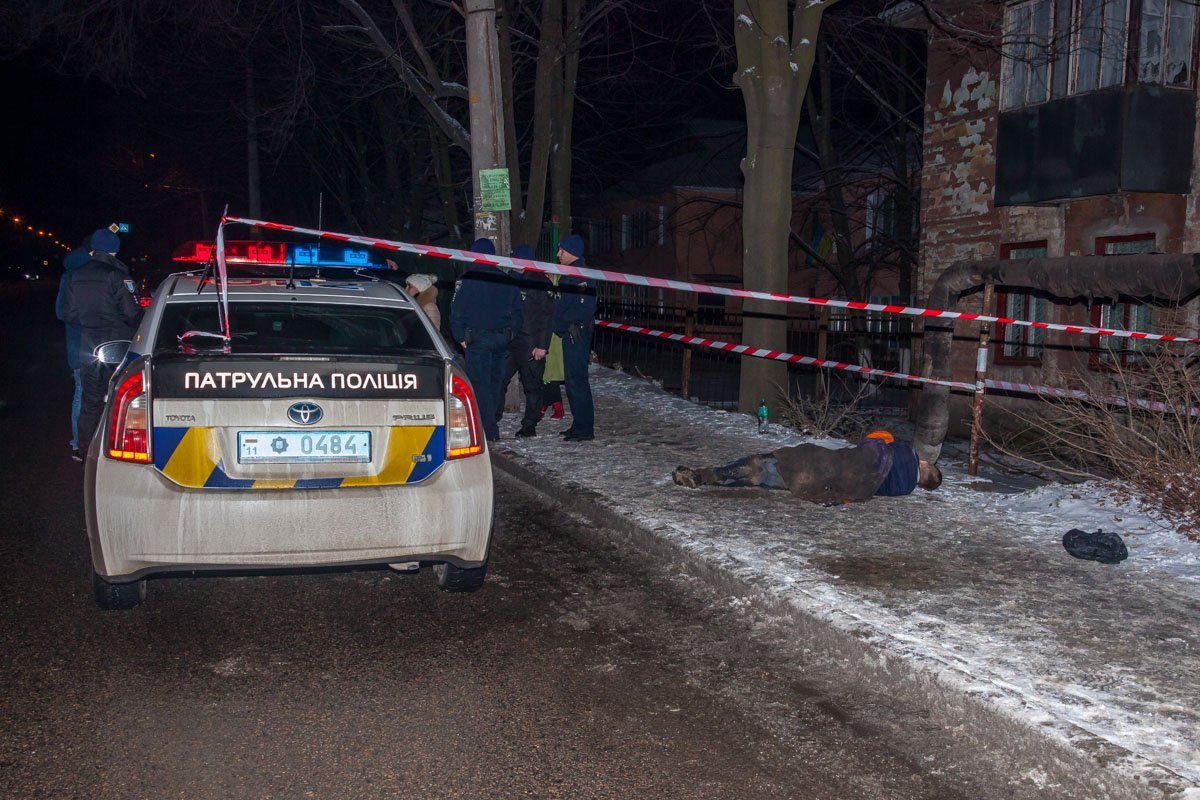 Место происшествия оградили лентами Место происшествия оградили лентами