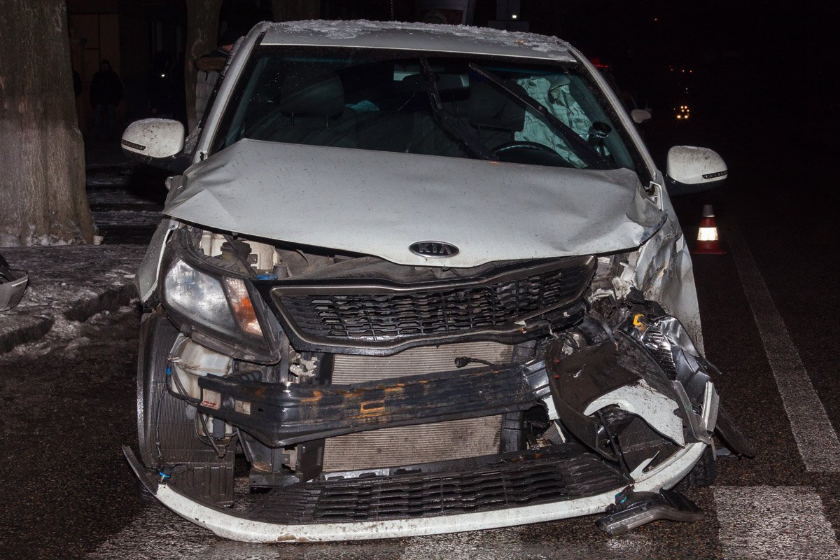 Ночью, с 19 на 20 января, возле «Ощадбанка» на проспекте Гагарина произошло ДТП