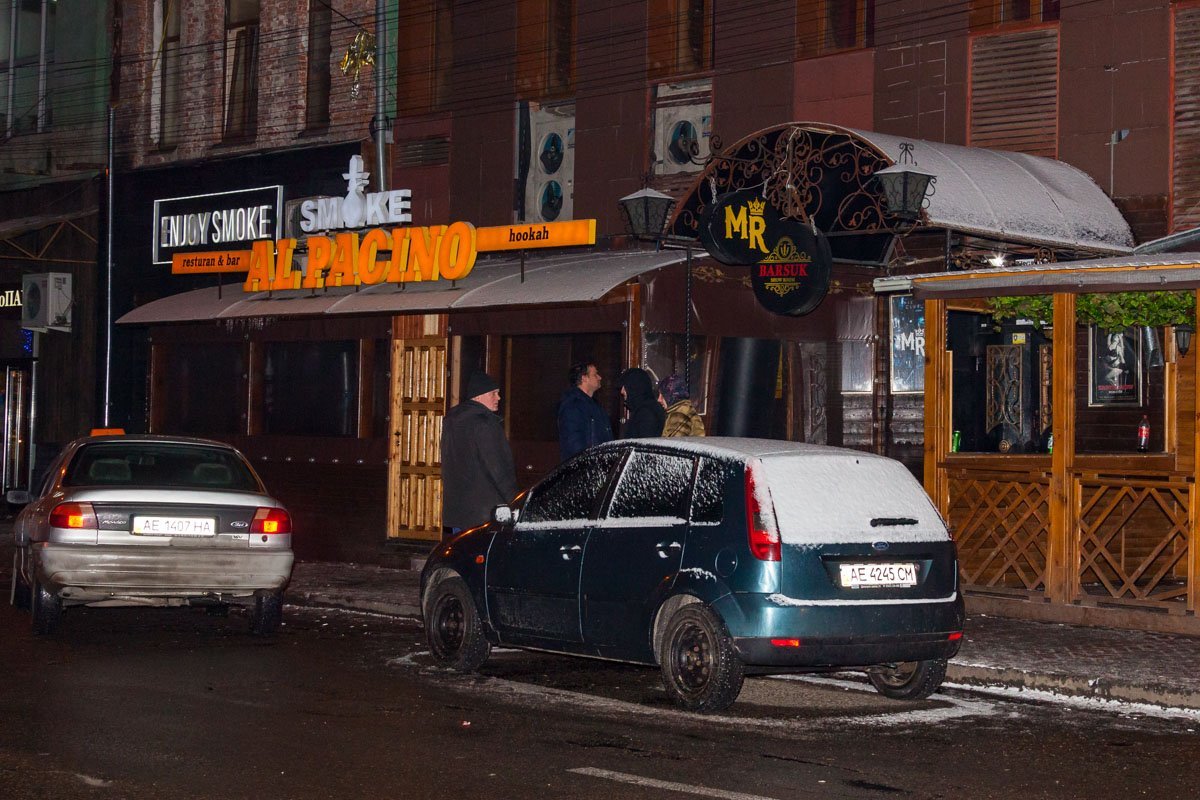 Одного из мужчин увезли в райотдел Одного из мужчин увезли в райотдел