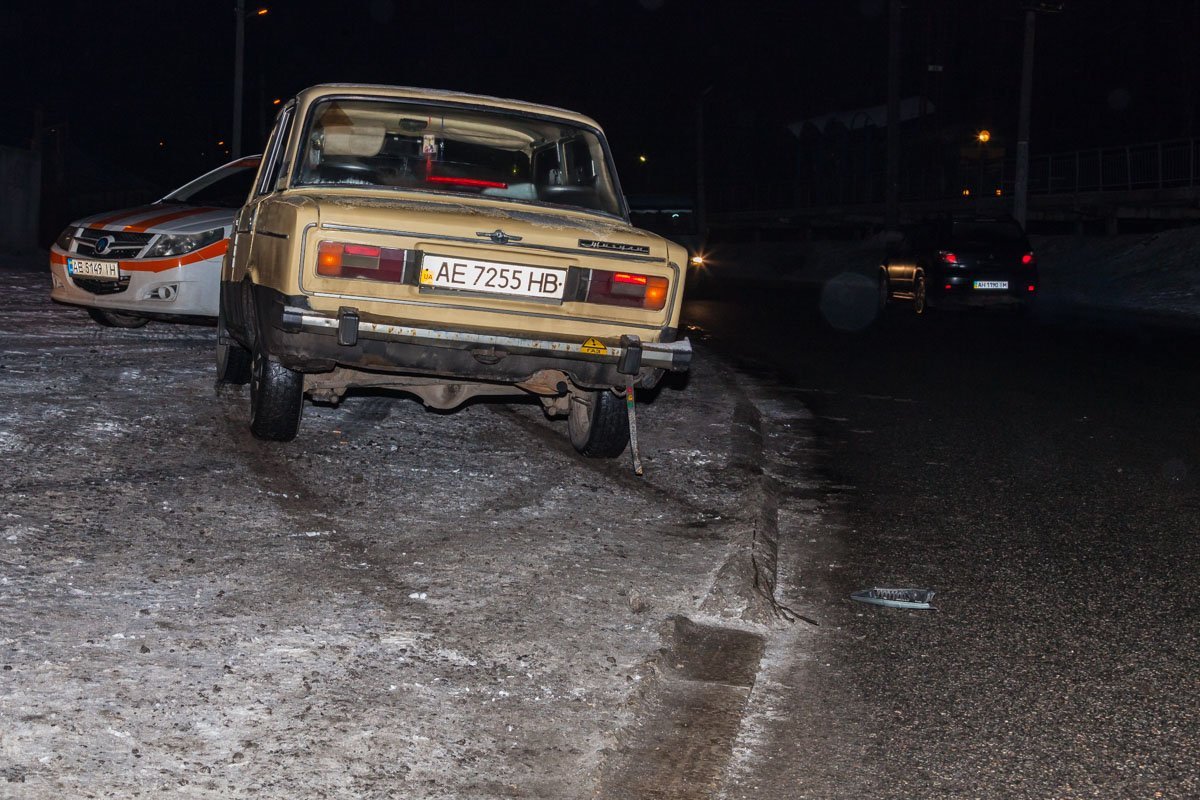 Полицейский сообщил, что у обоих пешеходов, по предварительной информации, легкие телесные повреждения Полицейский сообщил, что у обоих пешеходов, по предварительной информации, легкие телесные повреждения