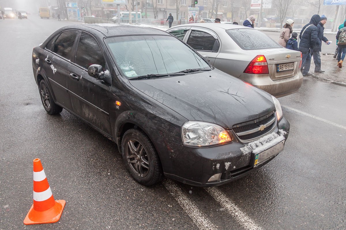 Водитель Chevrolet сбил женщину Водитель Chevrolet сбил женщину
