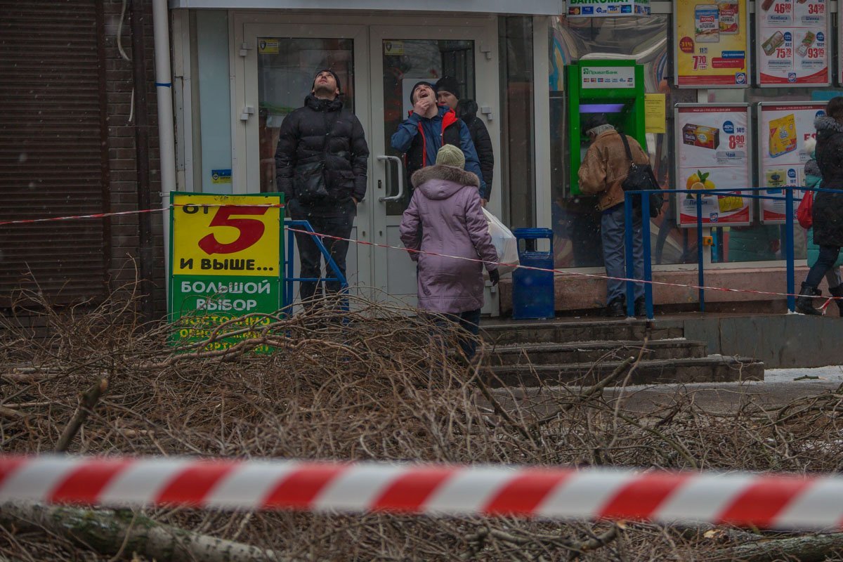 На улице также сузили пешеходную зону На улице также сузили пешеходную зону
